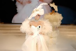 中国北京婚博会上的婚纱礼服流行时尚发布一 中国北京婚博会上的婚纱礼服流行时尚发布一